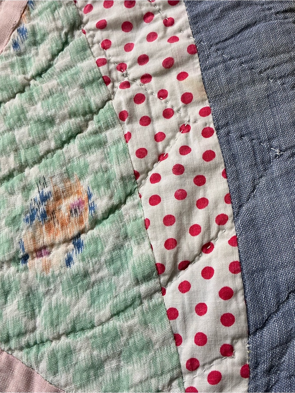Vintage 1930s/40s hand stitched pale pink patchwork quilt 66x77 USA made - Picture 8 of 12